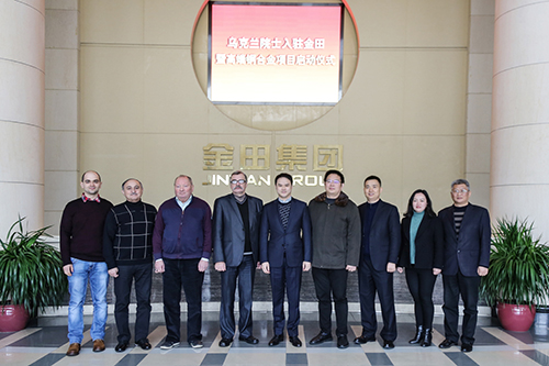 總裁與烏克蘭院士合照（小圖）.jpg